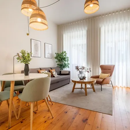 Historic Nook Downtown Near Metro Lägenhet Oporto