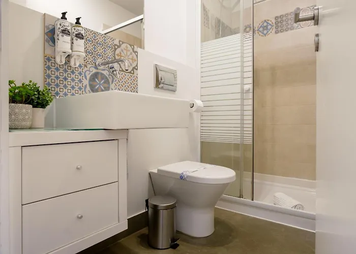 Historic Nook Downtown Near Metro Appartamento Oporto