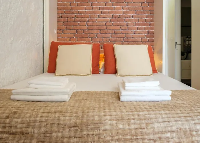 Historic Nook Downtown Near Metro