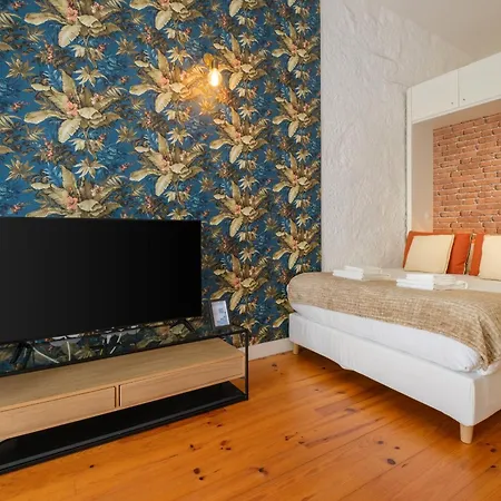 Historic Nook Downtown Near Metro Apartment *