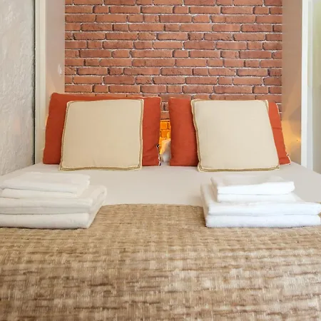 Historic Nook Downtown Near Metro